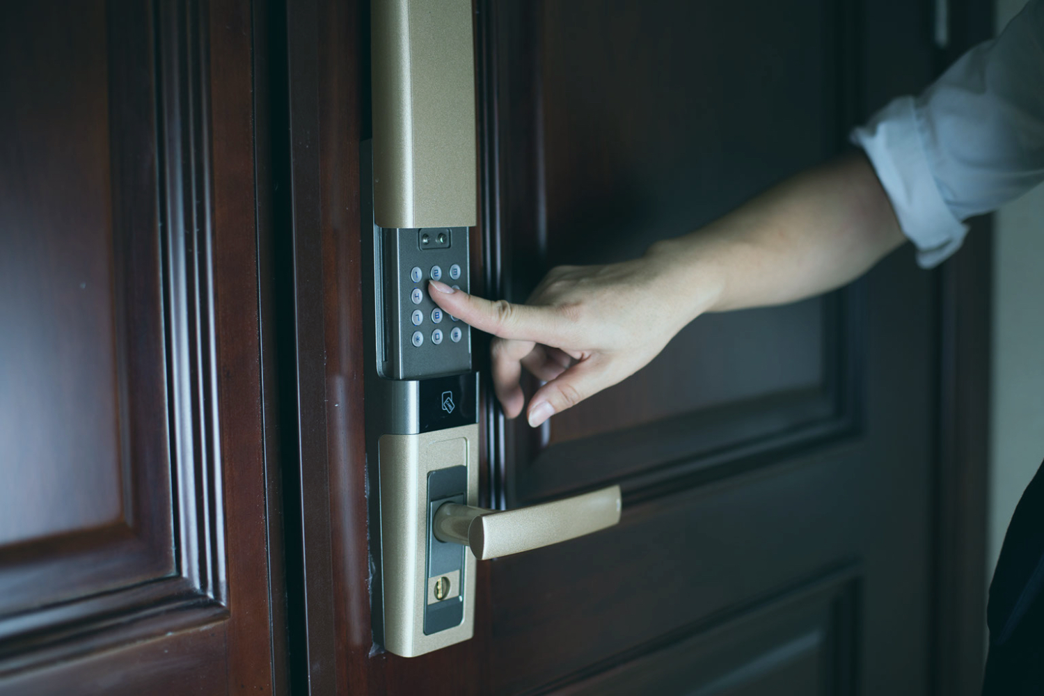 Installer une serrure connectée pour sécuriser votre logement
